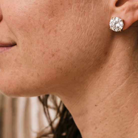 Are Lab-Grown Diamond Stud Earrings Hypoallergenic? A Guide for Sensitive Ears
