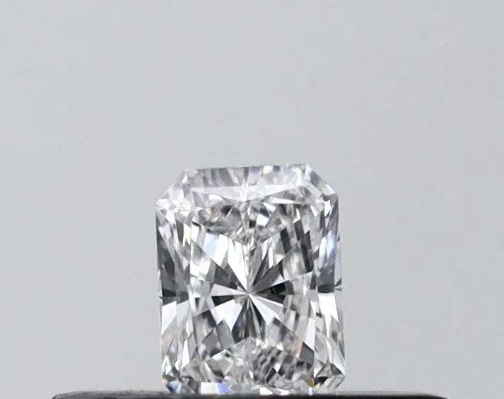 0.21ct Radiant Lab Grown Diamond (Colour D, Clarity VS1, IGI Certified)
