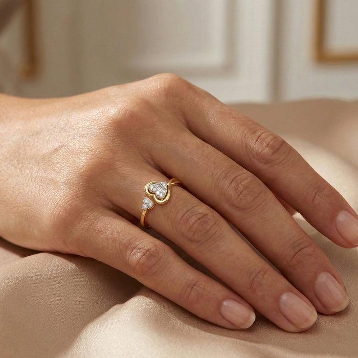 LADIES RING 0.15CT ROUND/BAGUETTE DIAMOND 10K YELLOW GOLD