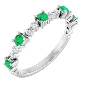 Ladies Natural Emerald Natural Diamond Ring (I1, G-H) — Platinum