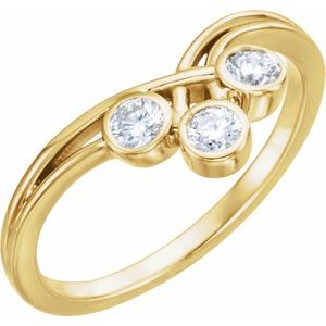 Ladies Natural Diamond Three-Stone Ring (I1, G-H) — 14K Yellow Gold
